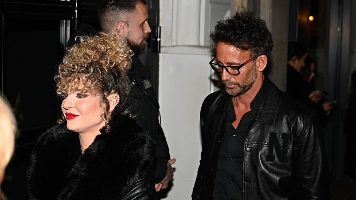 Álvaro Muñoz Escassi y Sheila Casas, en de la fiesta navideña de Unicorn.