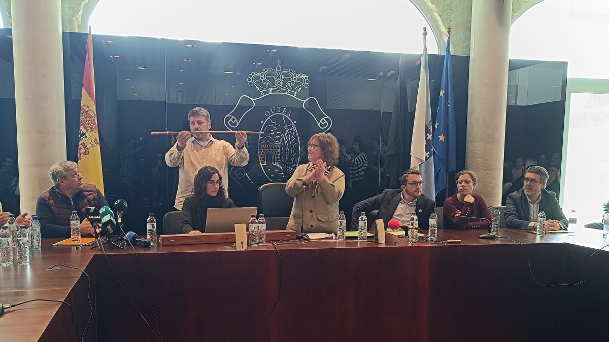 El popular Francisco Calo asume el bastón de mando del ayuntamiento de Outres tras prosperar la moción de censura contra Manuel Gonzalez.