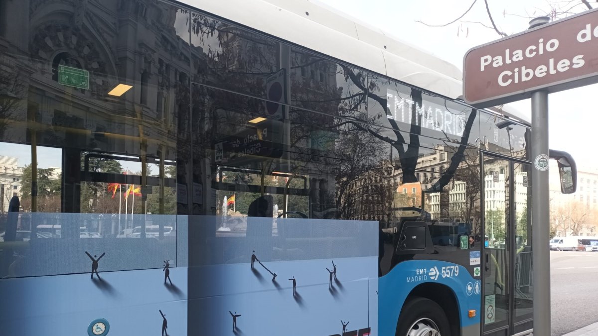 (Foto de ARCHIVO)
Autobuses de EMT se convertirán en museos a cuatro ruedas exponiendo obras inéditas de cinco artistas
EUROPA PRESS
28/2/2025