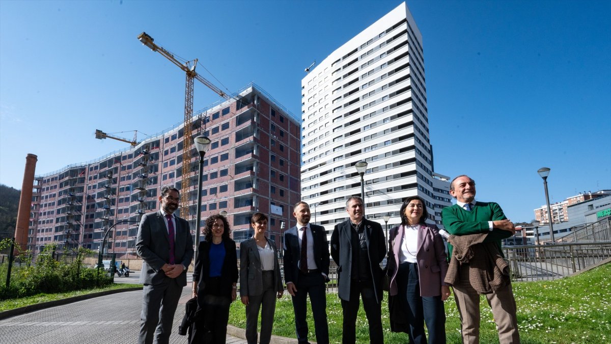 (Foto de ARCHIVO)
La ministra de Vivienda, Isabel Rodríguez y el consejero de Vivienda y Agenda Urbana del Gobierno Vasco, Denis Itxaso