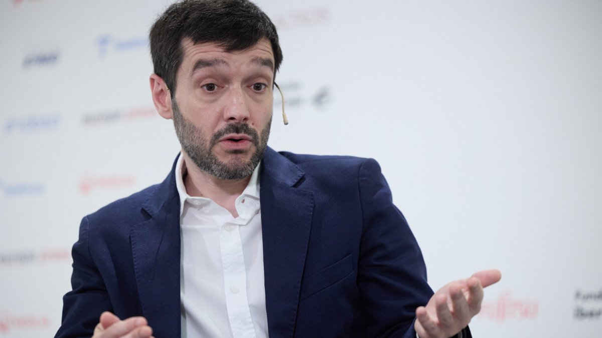 Archivo - El ministro de Derechos Sociales y Agenda 2030, Pablo Bustinduy (Fotografía de archivo).