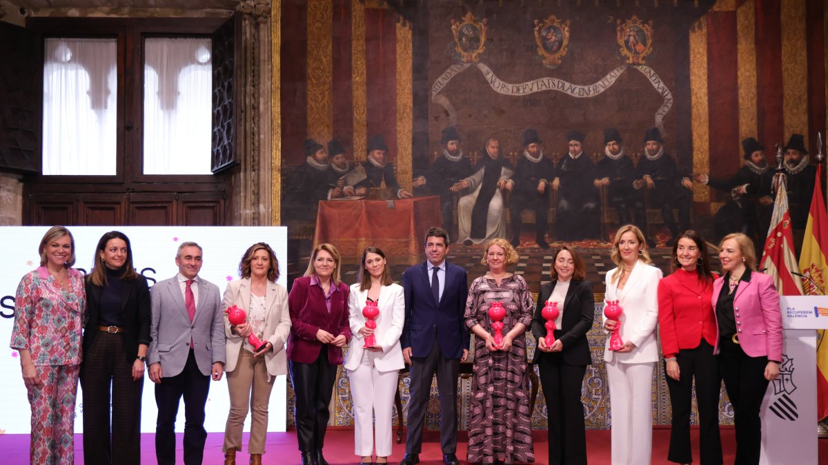 Entrega de premios de la Generalitat por el 8M