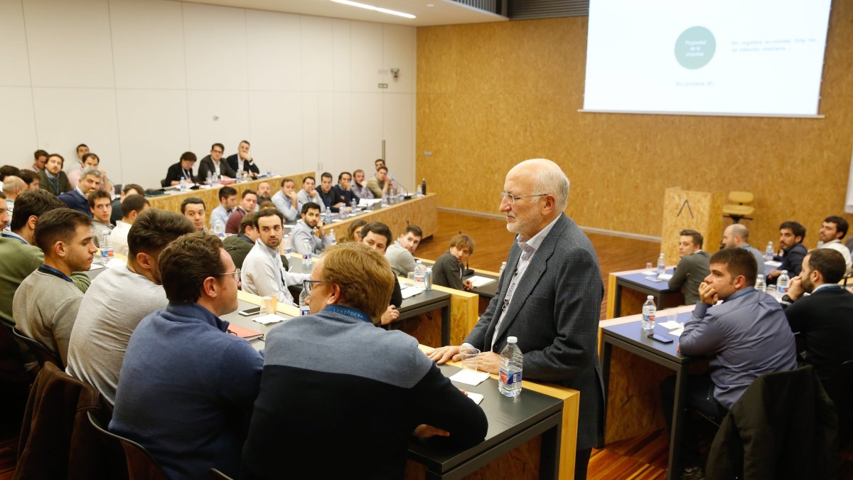 Juan Roig, dueño de Mercadona, en una charla para los emprendedores apadrinados por Lanzadera