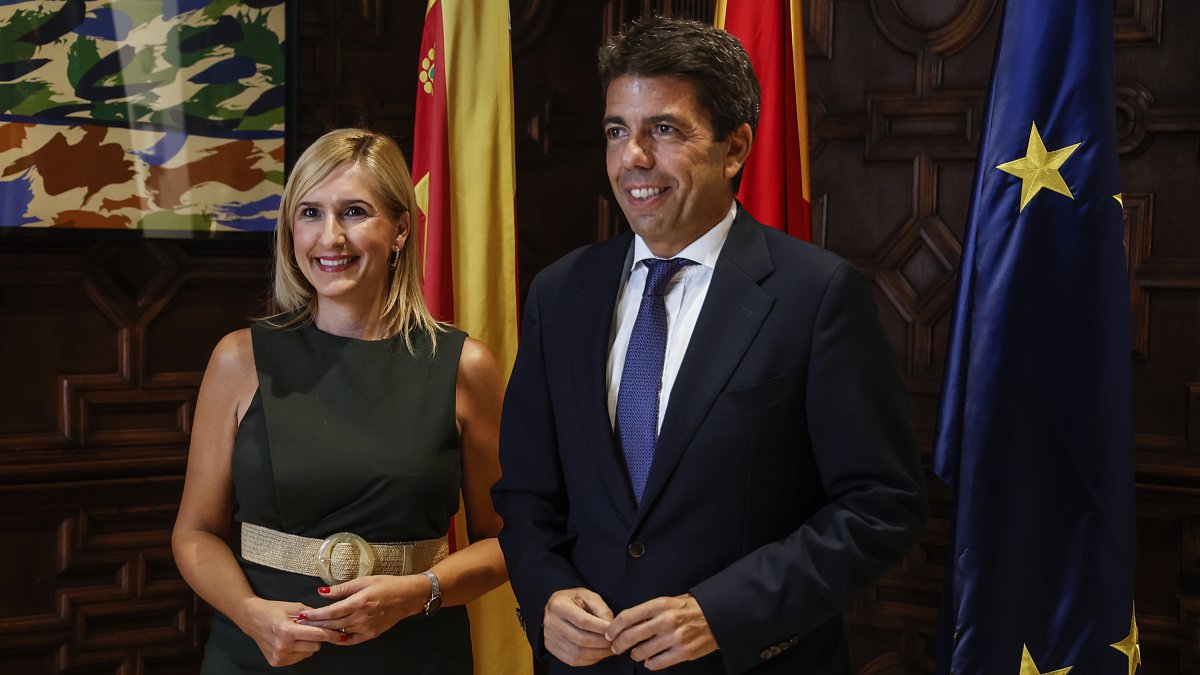 La exconsellera de Emergencias, Salomé Pradas y el president de la Generalitat, Carlos Mazón.