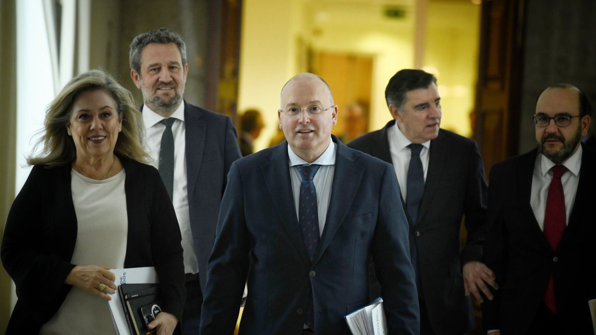 El portavoz del PP en el Congreso, Miguel Tellado, a su llegada a una reunión de la Junta de Portavoces en el Congreso de los Diputados, a 11 de marzo de 2025, en Madrid (España).