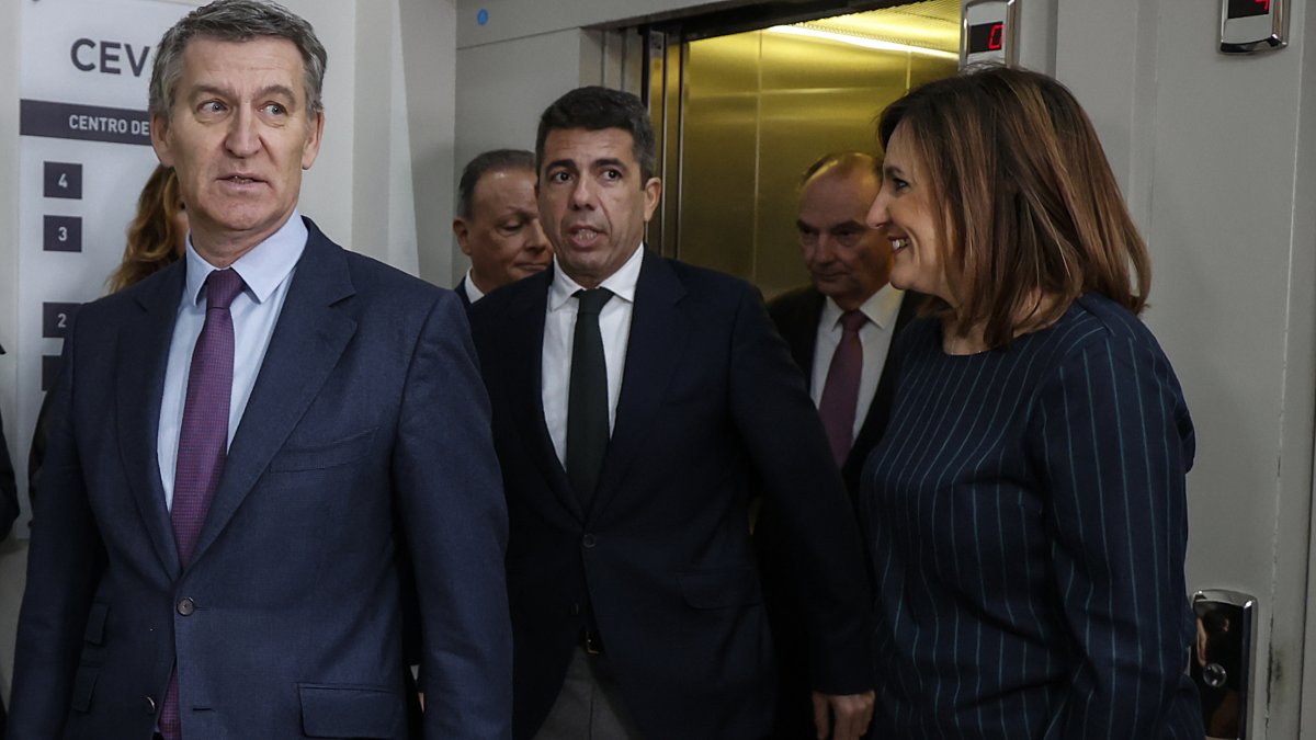 El presidente del Partido Popular, Alberto Núñez Feijóo, el president de la Comunidad Valenciana, Carlos Mazón, y la alcaldesa de Valencia, María José Catalá