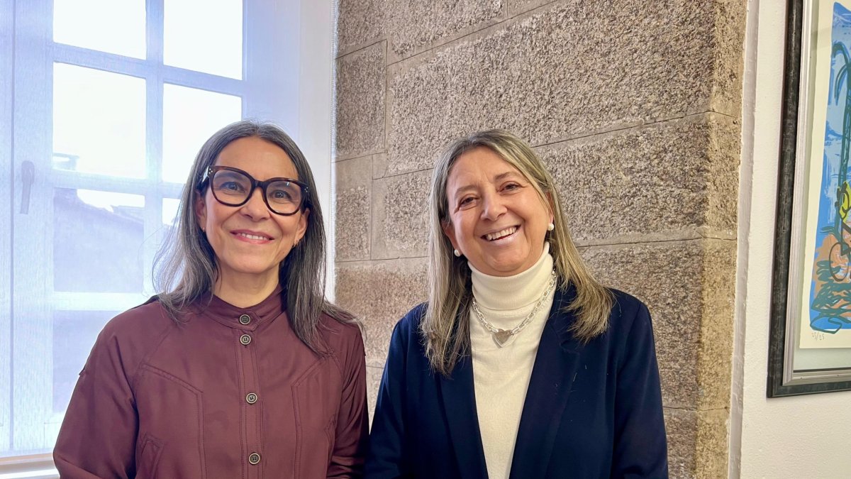 Las ediles compostelanas Mercedes Rosón y Mila Castro agradecen el apoyo ciudadano tras su expulsión del PSOE.