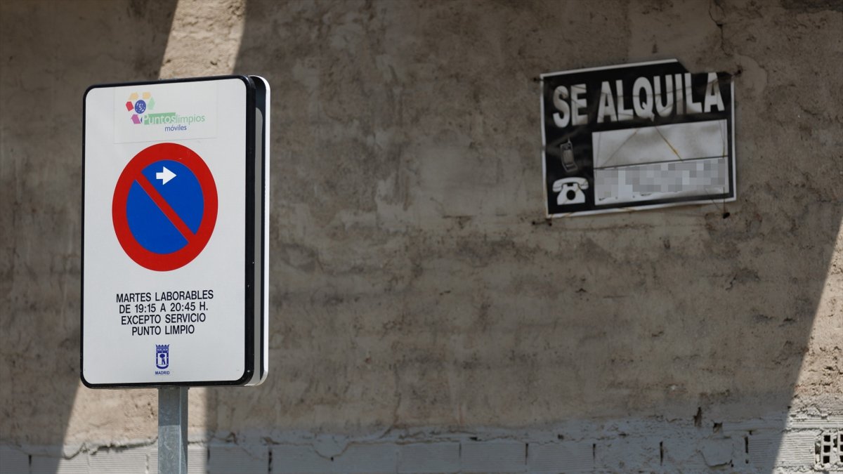 (Foto de ARCHIVO)
Un cartel de 'Se Alquila', 19 de junio de 2023, en Madrid