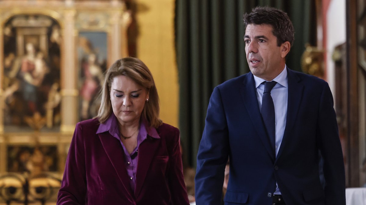 El presidente de la Generalitat Valenciana, Carlos Mazón, y la vicepresidenta de la Generalitat Valenciana, Susana Camarero
