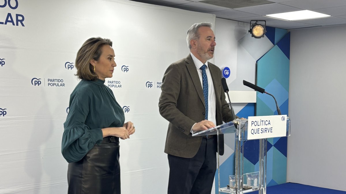 La secretaria general del PP, Cuca Gamarra, y el presidente del PP Aragón y presidente del Gobierno autonómico, Jorge Azcón.
EUROPA PRESS.
18/3/2025