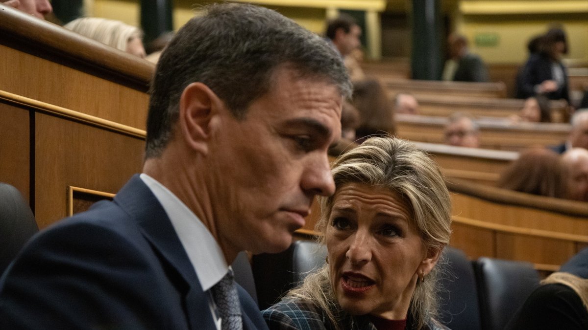 A Sánchez le tiembla el pulso: retrasa el embargo de armas a Israel y Sumar queda en evidencia