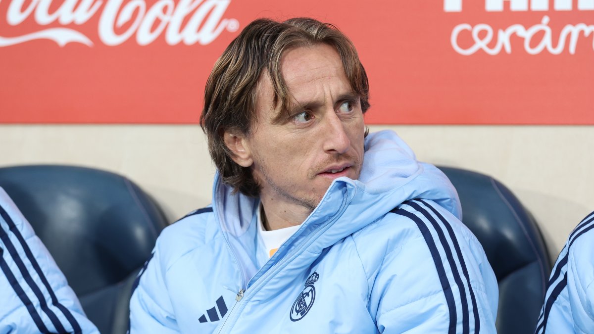 Luka Modric, en el banquillo con el Real Madrid.