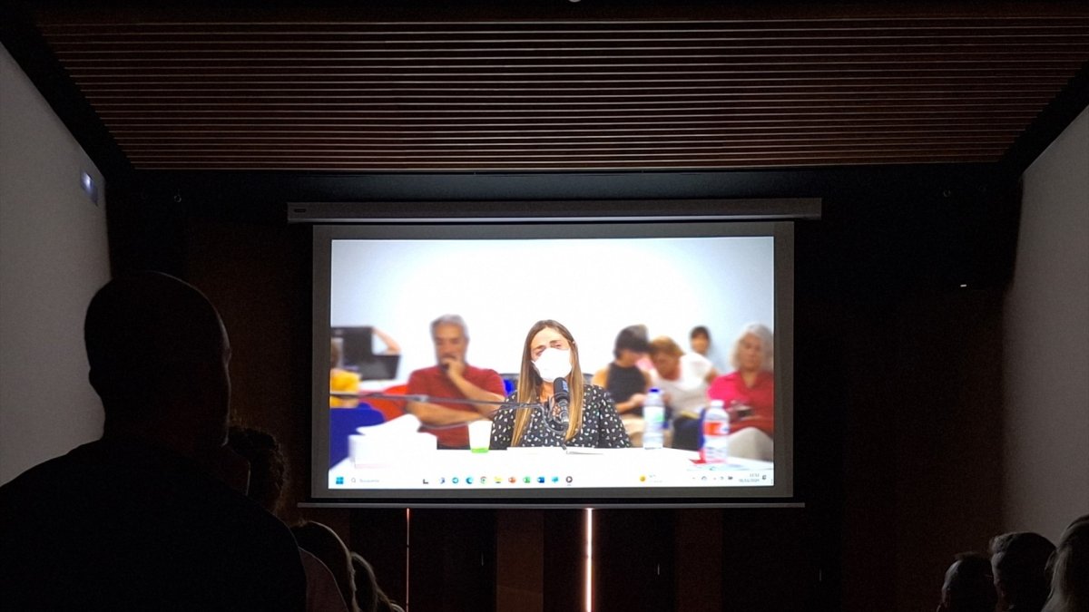 Una de las familiares de los fallecidos en la proyección del documental '7291'.