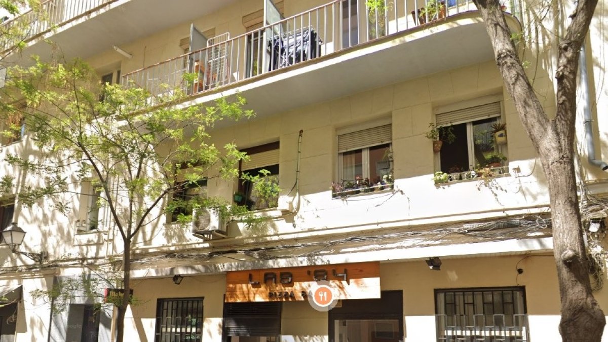 Muere un hombre solo en su casa de Arganzuela y es devorado durante 15 días por su perro.