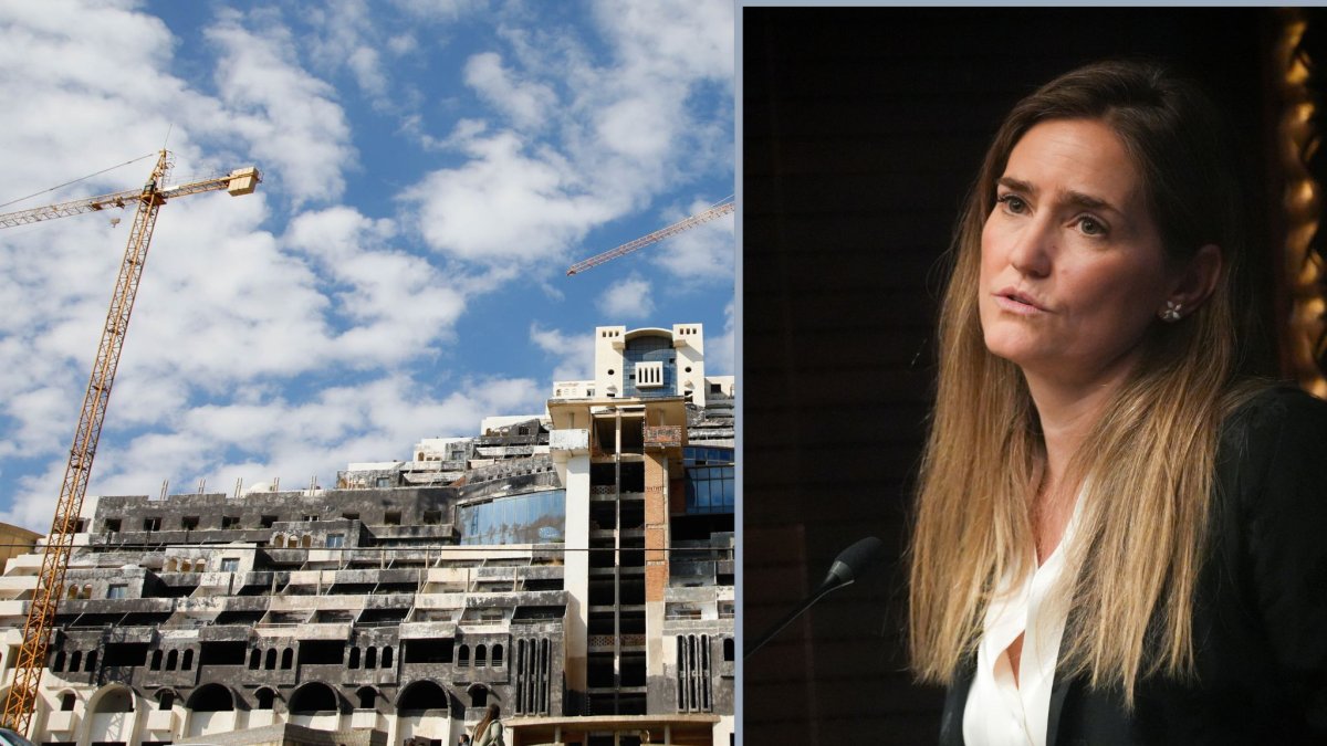 El hotel ilegal El Algarrobico y la ministra para la Transición Ecológica, Sara Aagesen.