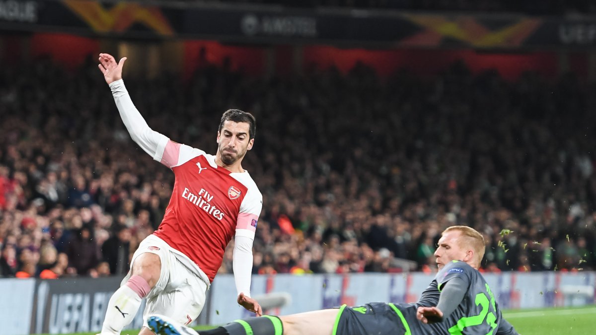 Mathieu, en un partido contra el Arsenal.