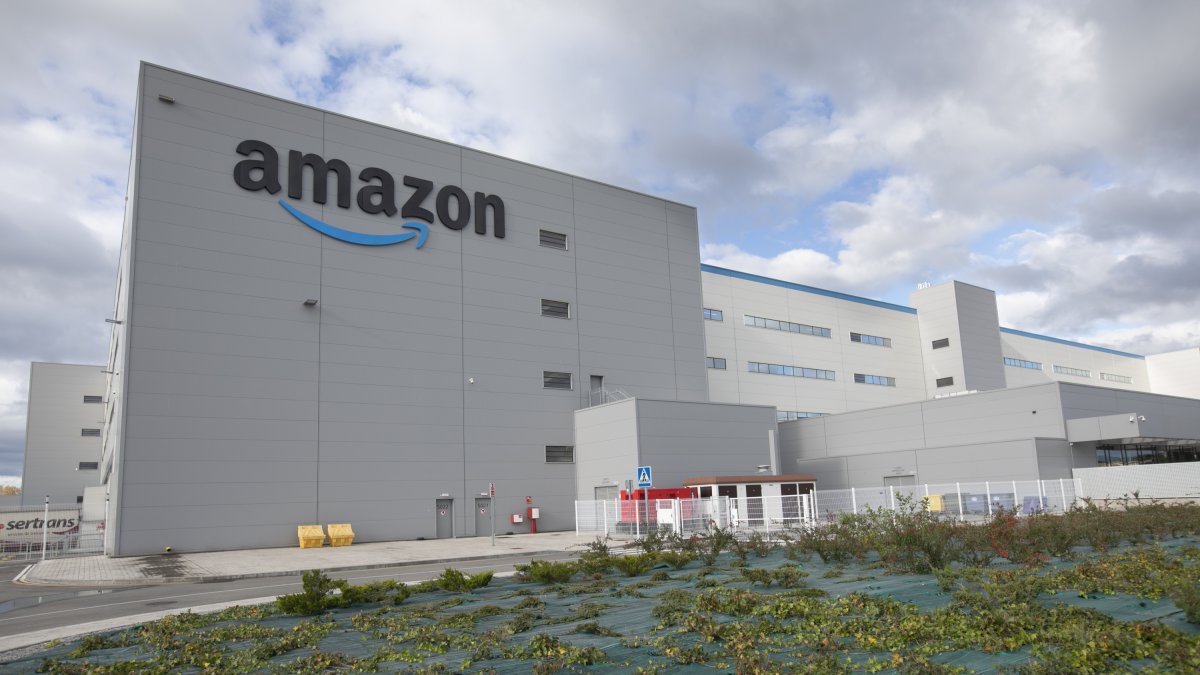 Instalaciones de la empresa Amazon en el polígono industrial de Bobes. En Siero (Asturias), a 13/11/2024 (© Jorge Peteiro / Europa Press)