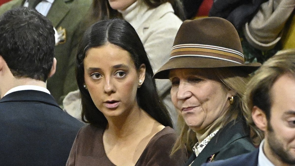 Victoria Federica y la infanta Elena en la corrida benéfica 'Madrid torea por Valencia'.
Europa Press Reportajes / Europa Press
01/12/2024