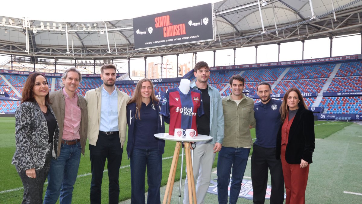 El psicólogo deportivo Marc Bolufer, el traumatólogo Joel Gambín, del hospital Ribera IMSKE y del equipo médico del Levante UD, y varios deportistas profesionales como Giorgi Kochorashvili y Anna Torrodà, jugadores del Levante UD; Javi Bueno, del Rugby Valencia; y el extenista Pablo Andújar y la directora de Comunicación y Relaciones Externas del Levante UD, Puri Naya