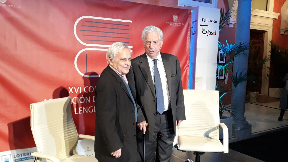 El escritor Mario Vargas Llosa y el periodista Juan Cruz
EUROPA PRESS
07/11/2019