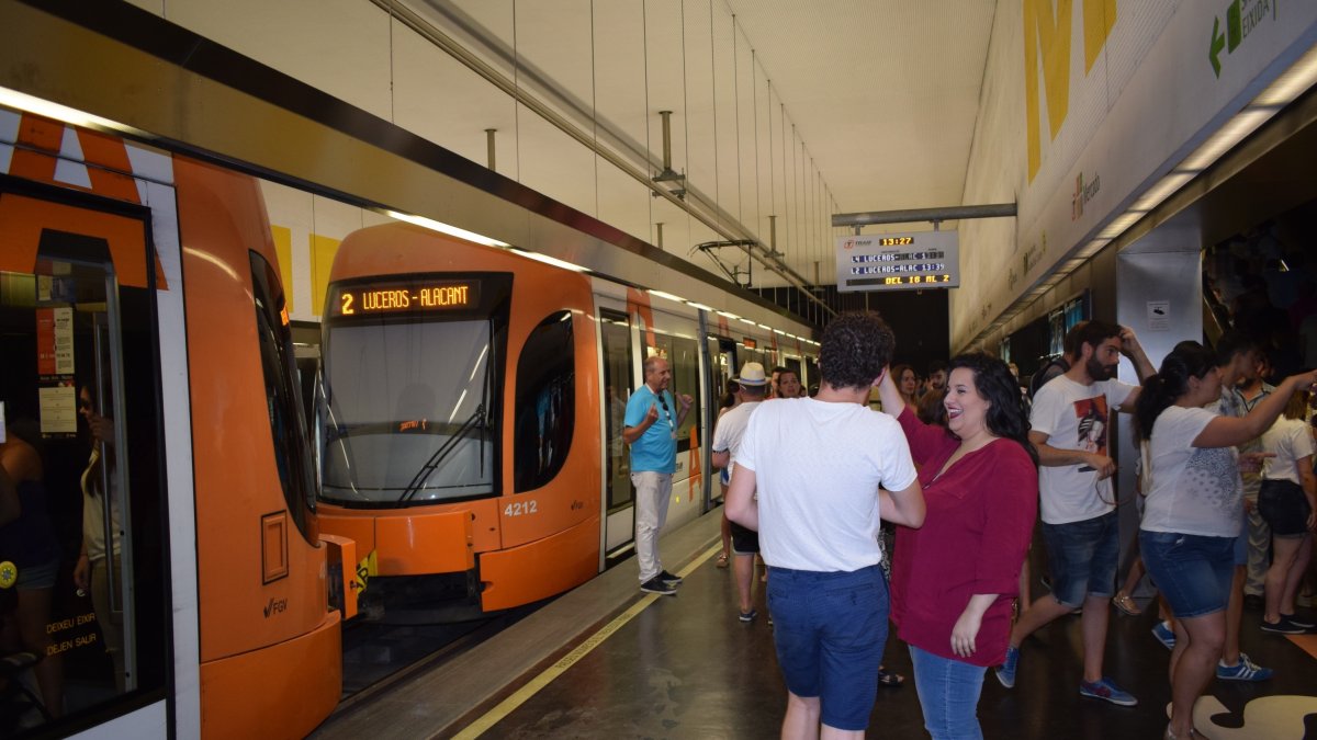 (Foto de ARCHIVO)
Parada de Luceros/Estels del TRAM dAlacant.
FGV
30/4/2019