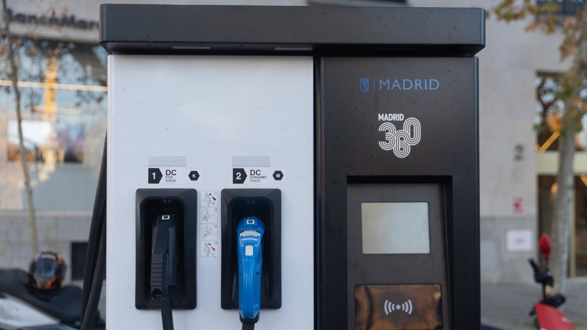 Archivo - Las red de infraestructura de recarga alcanza los 43.559 puntos en el primer trimestre, un 35,2% más.