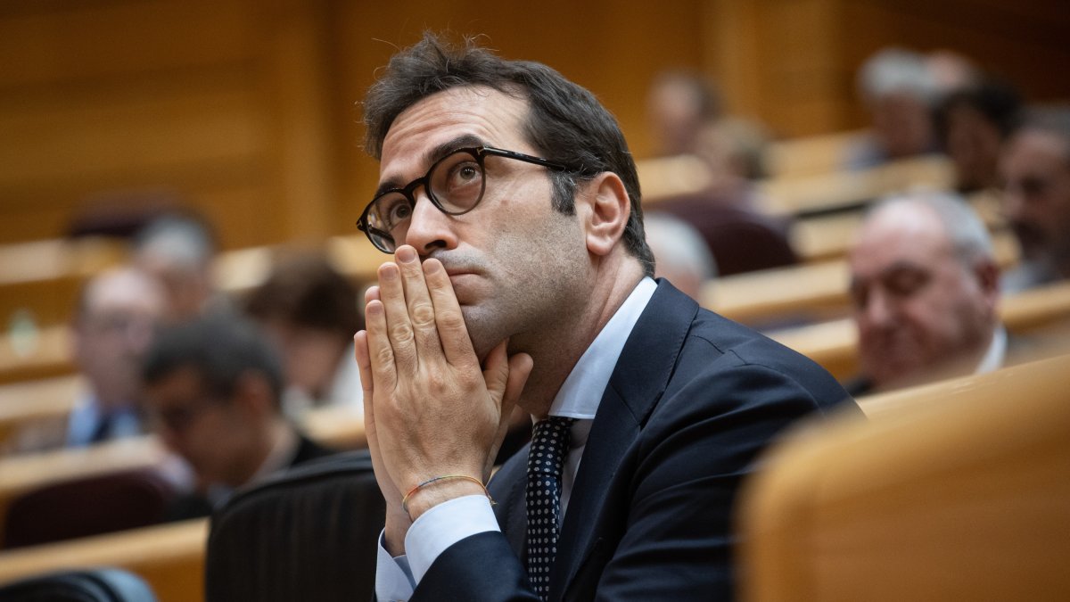 El ministro de Economía, Carlos Cuerpo, durante una sesión de control al Gobierno en el Senado.