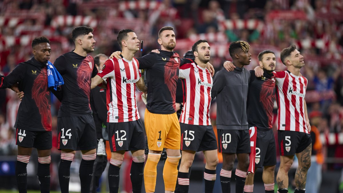 Los jugadores del Athletic celebran en San Mamés.