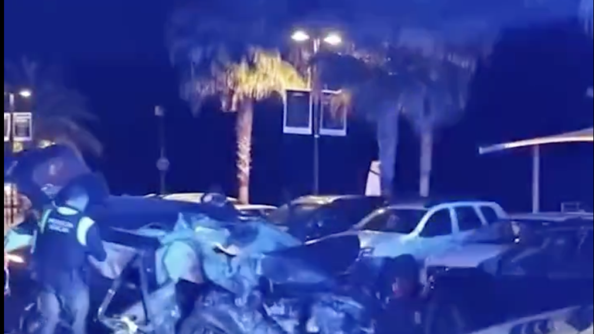 Imagen de la terraza arrollada por el vehículo