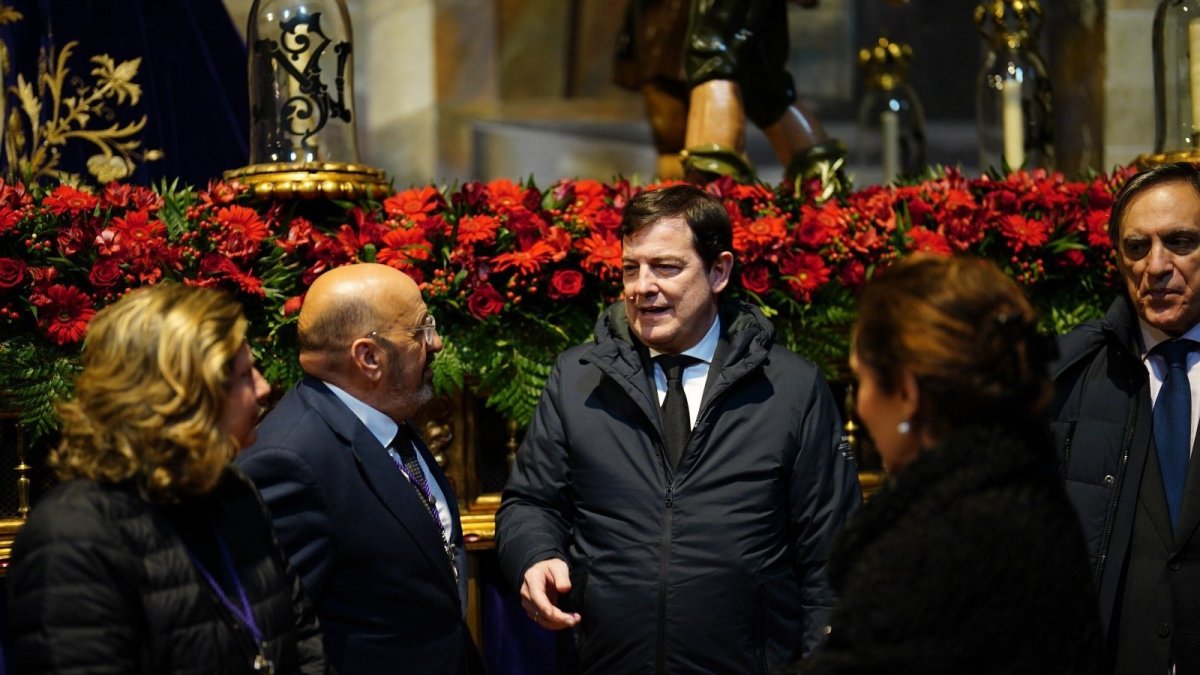 (Foto de ARCHIVO)
El presidente de la Junta, Alfonso Fernández Mañueco, en un momento de la Semana Santa 2025
20/4/2025