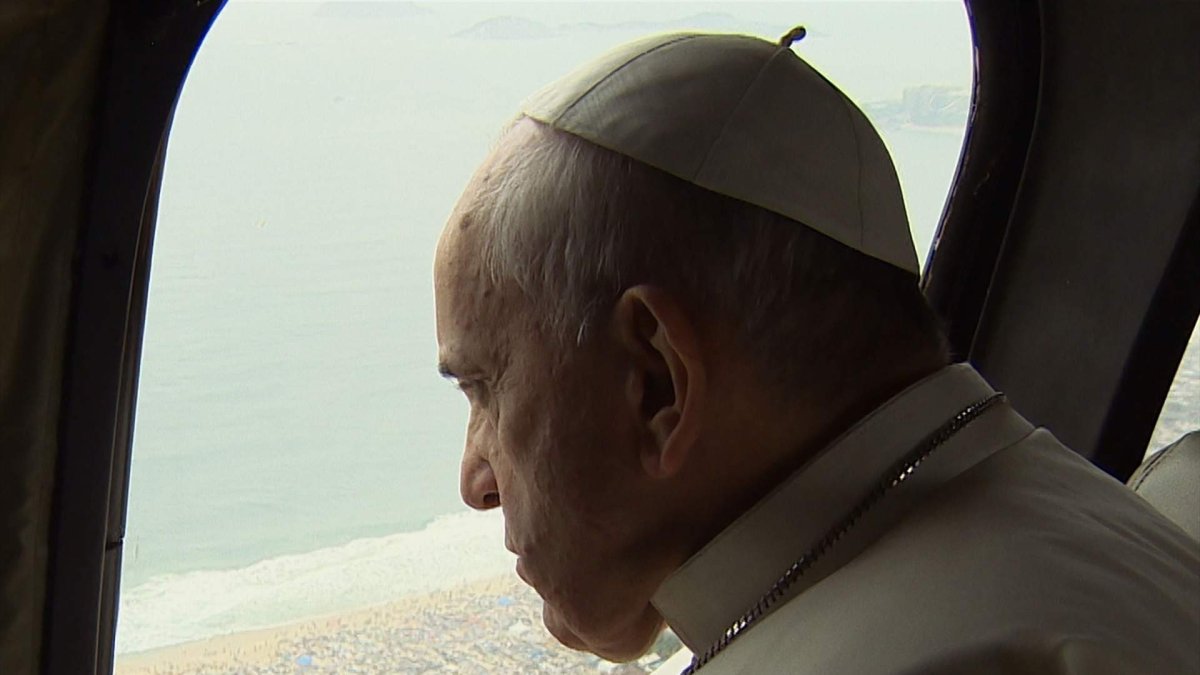 El Papa Francisco durante uno de sus viajes