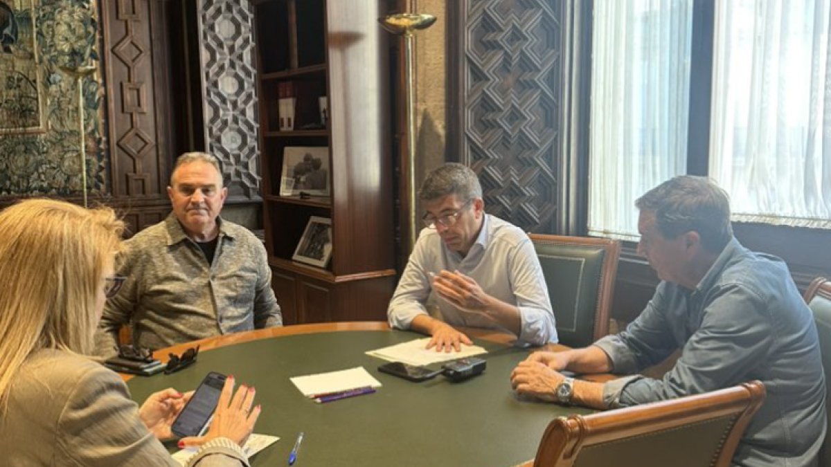 Carlos Mazón en el comité de crisis por el apagón