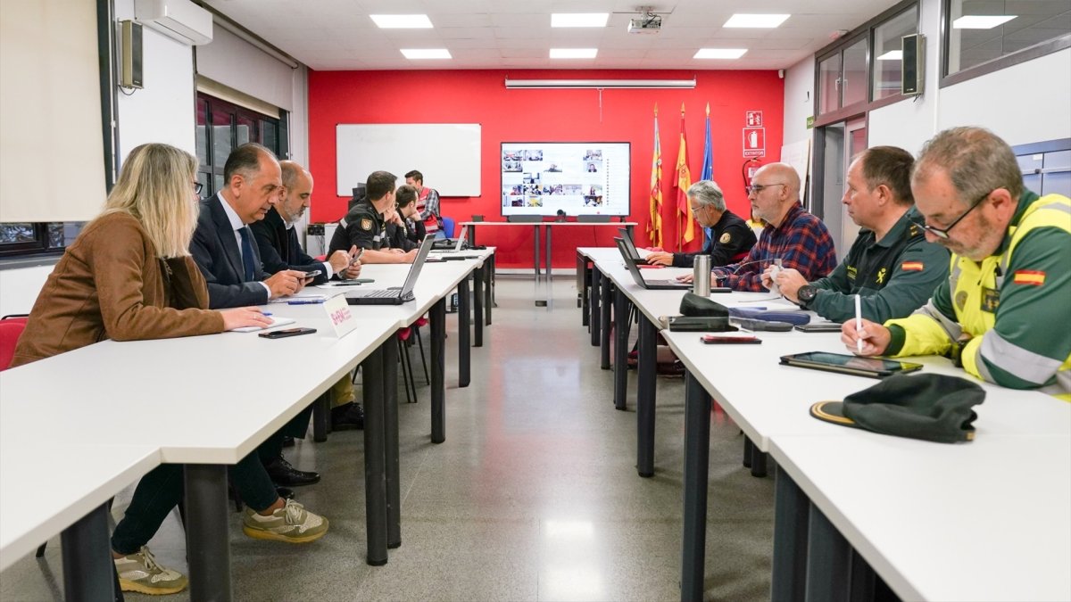 Reunión del Cecopi por el 'apagón'

REMITIDA / HANDOUT por 112 GVA
Fotografía remitida a medios de comunicación exclusivamente para ilustrar la noticia a la que hace referencia la imagen, y citando la procedencia de la imagen en la firma
30/4/2025