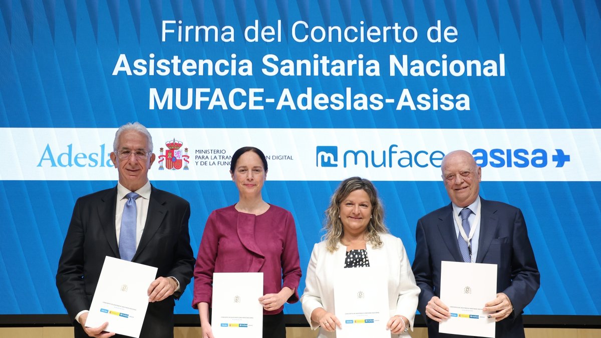 Firma el concierto sanitario entre Muface, Adeslas y Asisa.
REMITIDA / HANDOUT por MINISTERIO DE FUNCIÓN PÚBLICA
30/4/2025