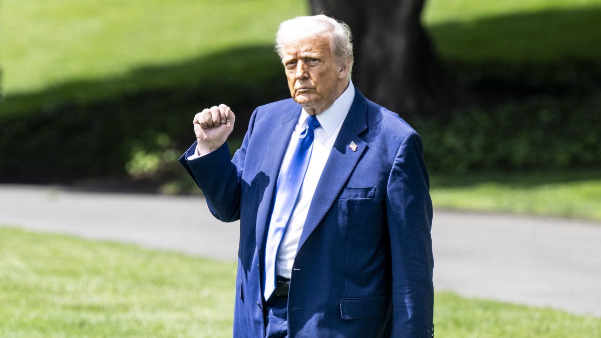 El presidente de Estados Unidos, Donald Trump haciendo su característico gesto de fuerza y ánimo para todos sus seguidores e incluso para algunos de sus detractores. Photo: Michael Brochstein/ZUMA Press Wire/dpa
Michael Brochstein/ZUMA Press Wi / DPA
12/5/2025 ONLY FOR USE IN SPAIN