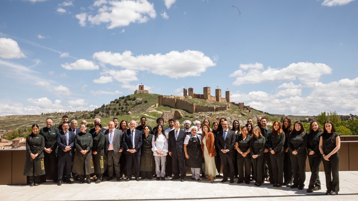 Foto de familia de la inauguración del Parador de Molina de Aragón (Guadalajara).