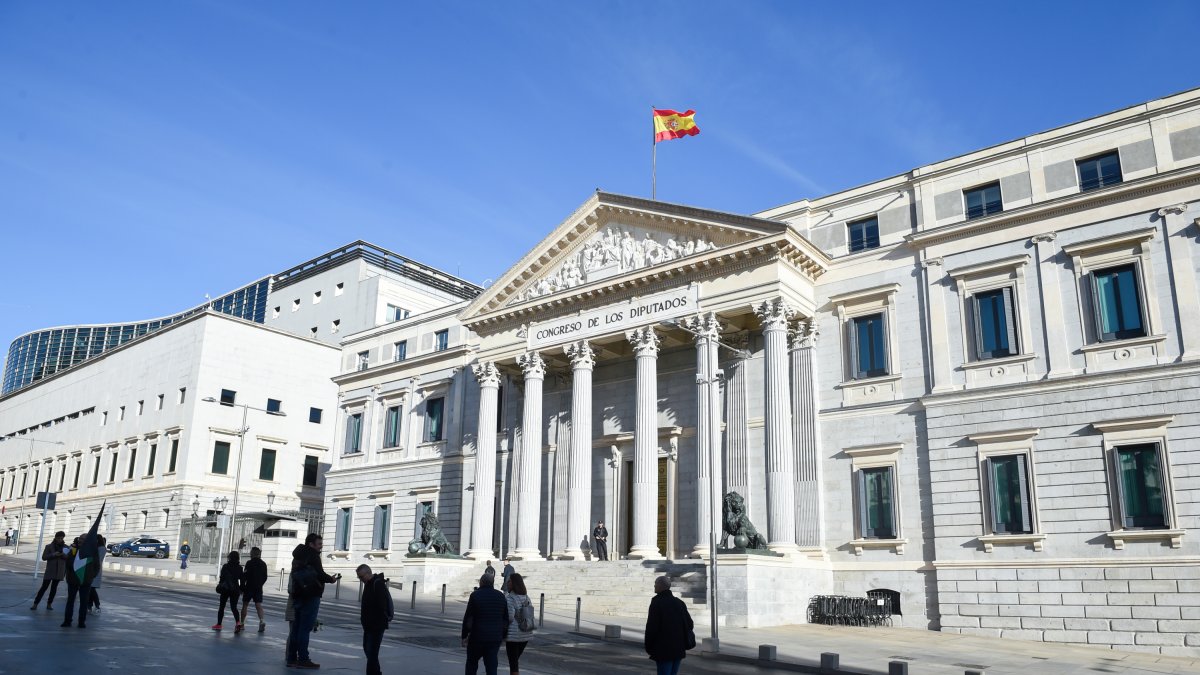Archivo - Vista de la fachada del Congreso de los Diputados el día en el que PSOE y Junts han cerrado un acuerdo para la investidura.