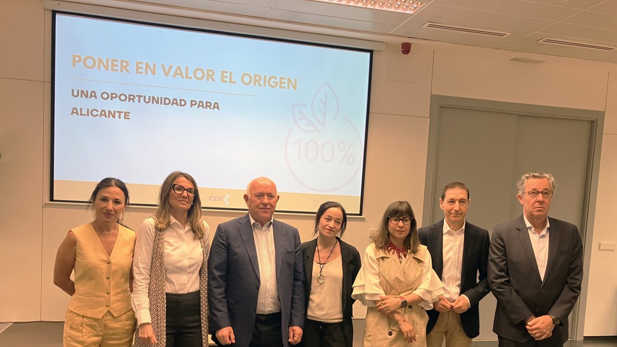 Jornada 'Poner en valor el origen. Una oportunidad para Alicante' de la CEV