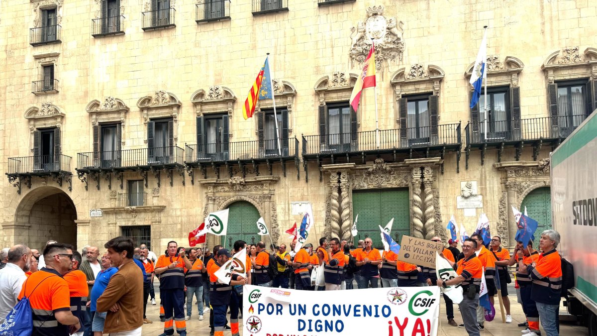Personal de limpieza protesta por la "falta de acuerdo" con Netial para ...