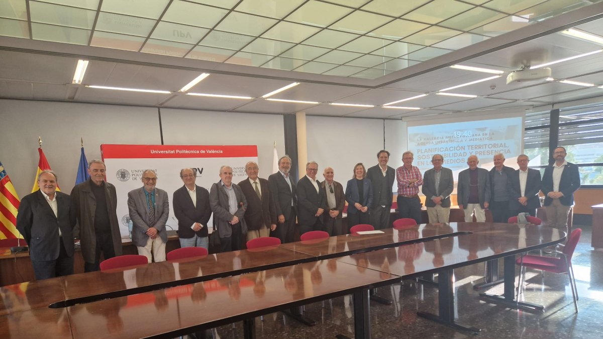 Algunos de los participantes a la jornada sobre la ordenación territorial y medioambiental metropolitana de Valencia y su cintura celebrada en la Universidad Politécnica de Valencia.