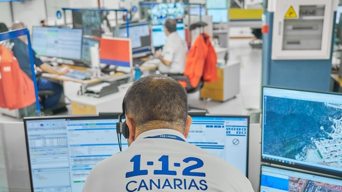 Archivo - Sala operativa del 112 de Canarias.