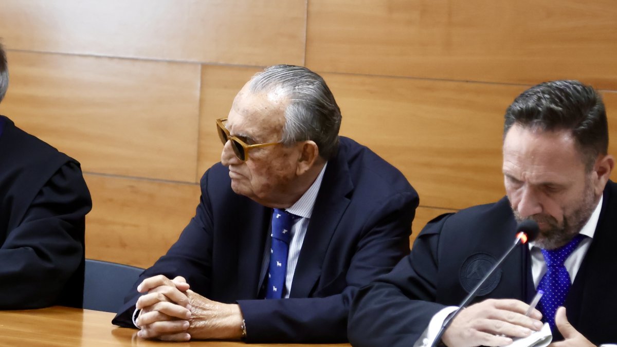 El expresidente de la Diputación de Castellón, Carlos Fabra, durante el juicio por el caso ‘Aerocas’, en la Audiencia Provincial de Castellón
