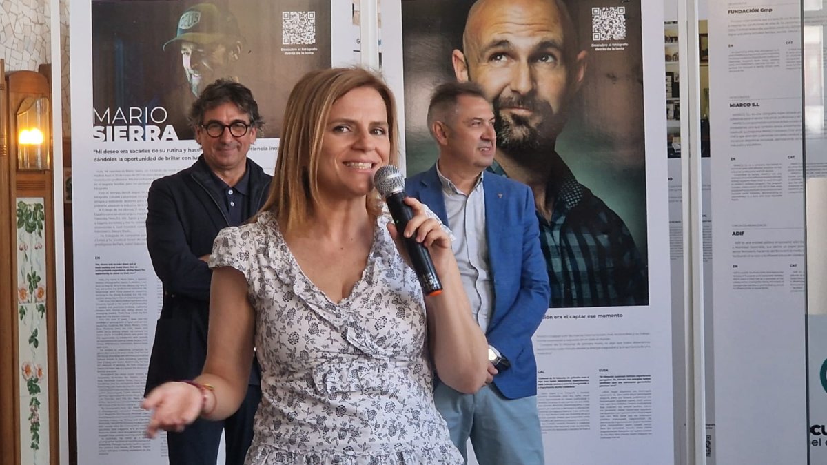 Pilar Bernabé en la presentación de una exposición en la Estación del Norte.