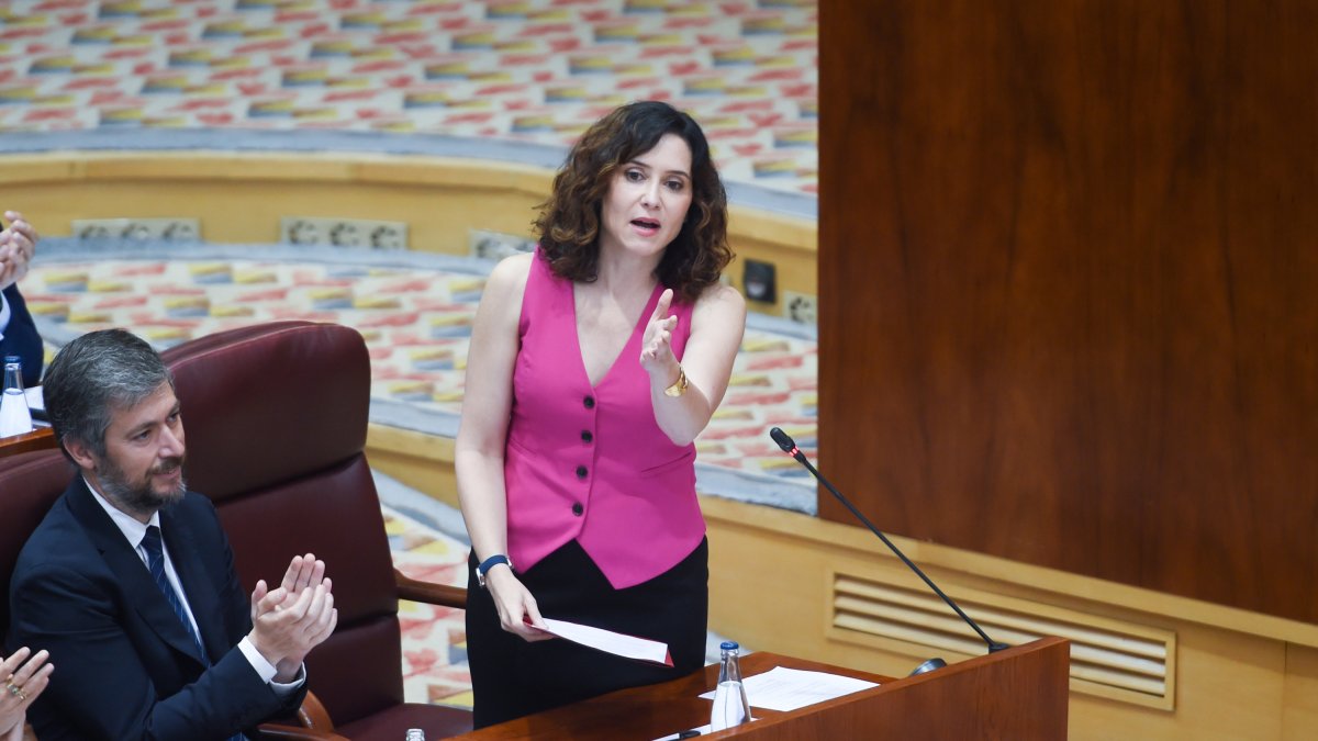 Ayuso denuncia la contradicción de la Flotilla "por la paz" con exmiembros de ETA condenados a bordo y que iban en el barco con Ada Colau