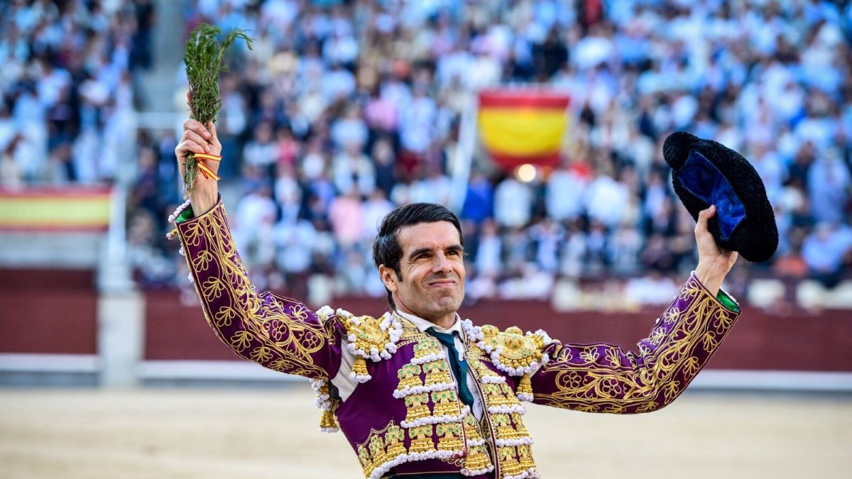 Emilio de Justo, con su oreja de ley