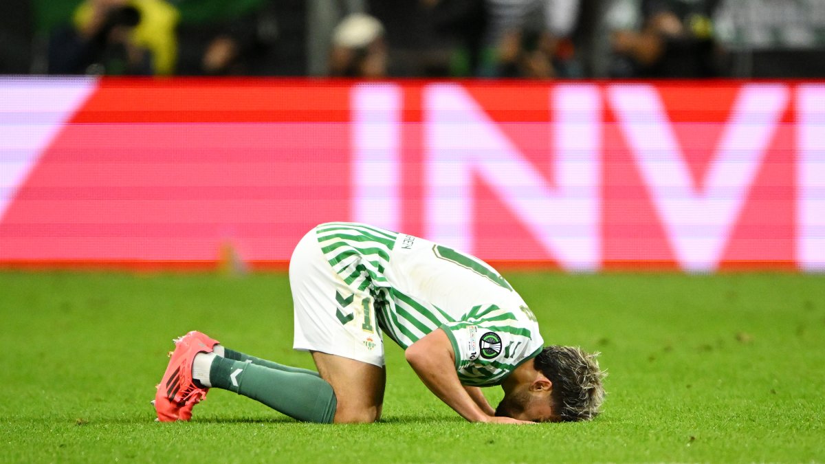 Abde celebra el gol que adelantó al Betis. Acabó lesionado