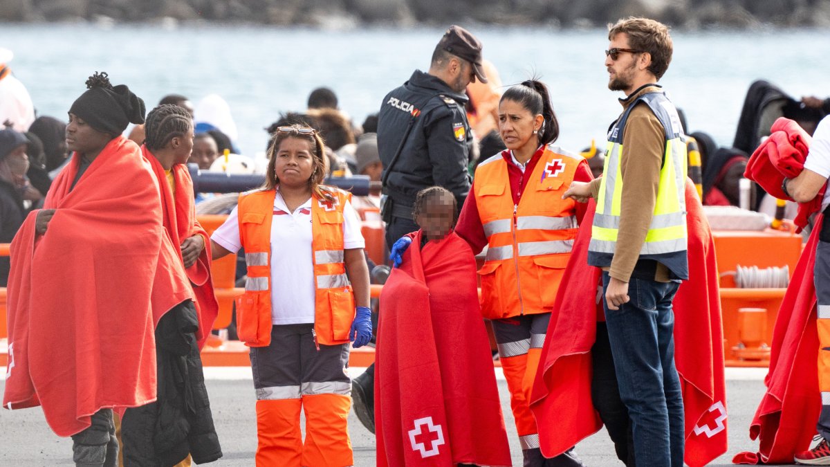 Varios servicios de emergencia atienden a migrantes en Lanzarote.