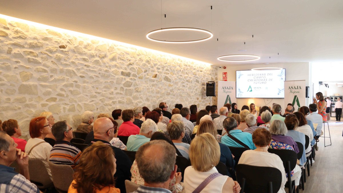 Más de 70 agricultoras y ganaderas participan en una jornada de Asaja para impulsar el liderazgo femenino
REMITIDA / HANDOUT por ASAJA ALICANTE
Fotografía remitida a medios de comunicación exclusivamente para ilustrar la noticia a la que hace referencia la imagen, y citando la procedencia de la imagen en la firma
29/5/2025
