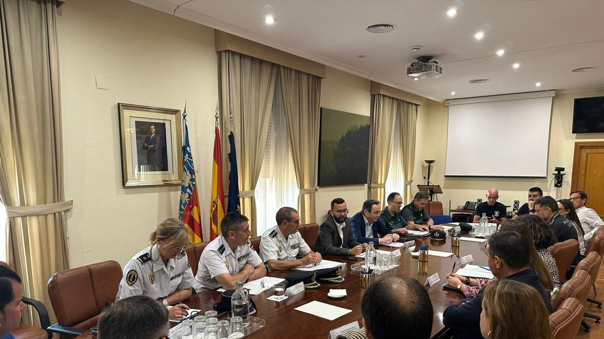 Junta de seguridad celebrada en la Subdelegación del Gobierno en Alicante por las Hogueras