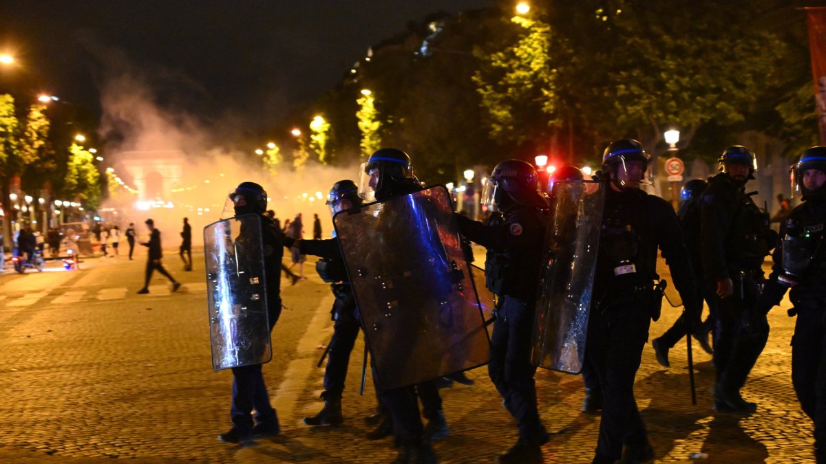 Incidentes en París tras la victoria del PSG en la final de Champions.